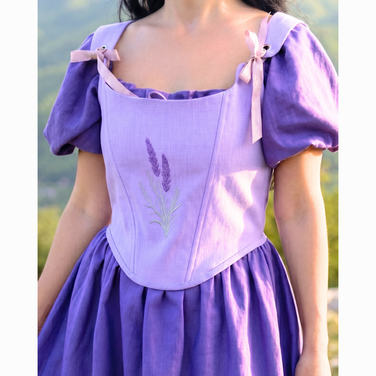 Corsetto in lino con ricamo floreale. Stile cottagecore elegante